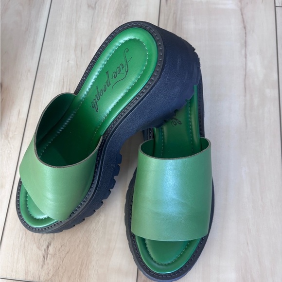 Free People Winona Wedge Kelly Green Platform Slides - Picture 5 of 9